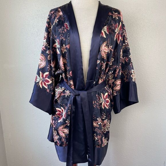 Victoria’s Secret Floral Robe One Size EUC - Picture 1 of 6